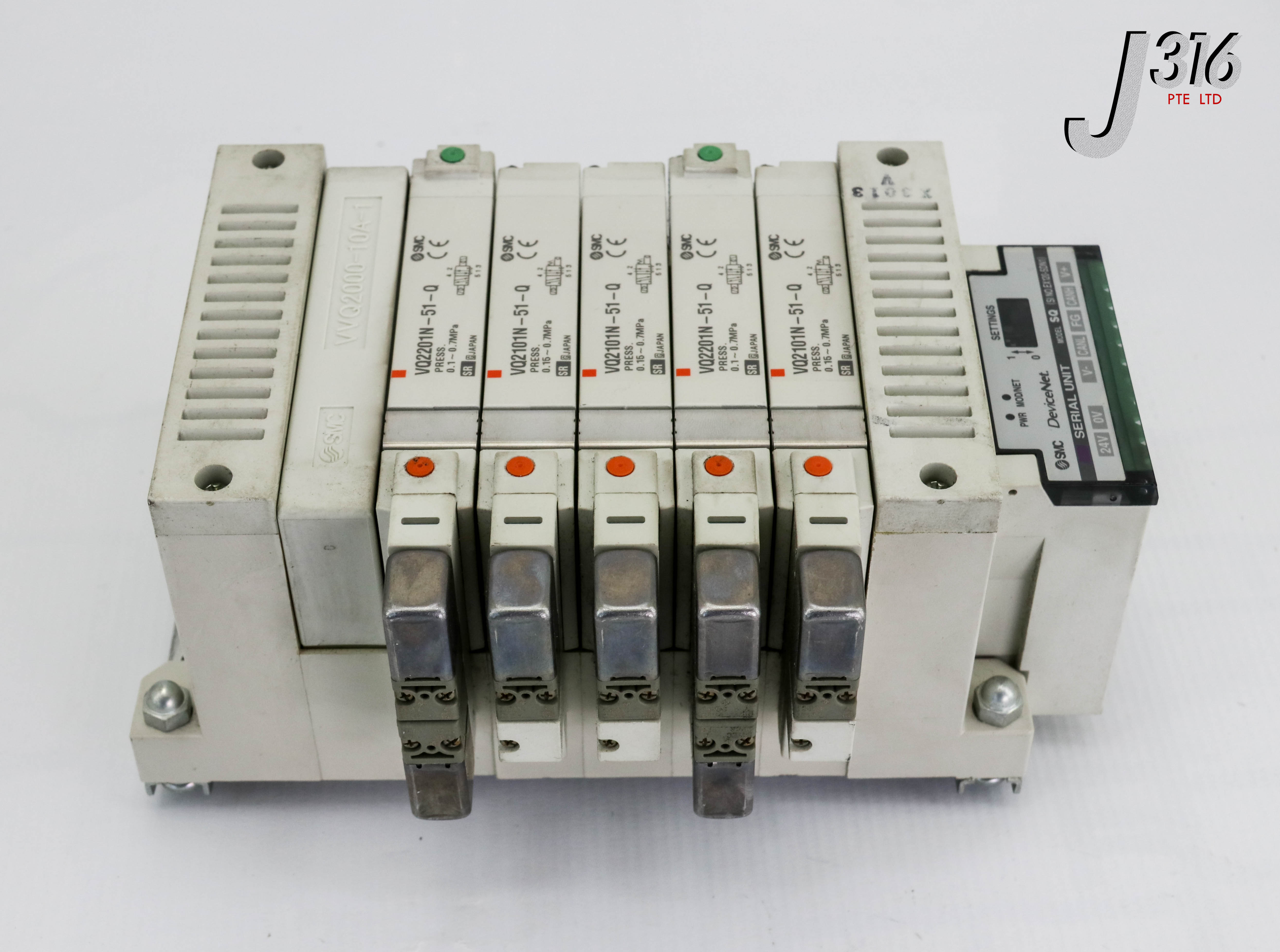 25563 SMC 6 SLOT SOLENOID MANF W/ 3X VQ2101N-51-Q, 2X VQ2201N-51-Q